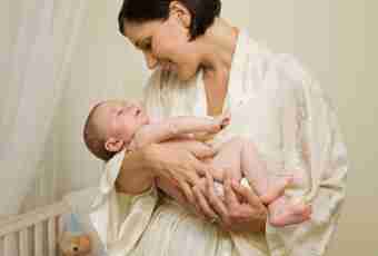 How to hold the newborn's column