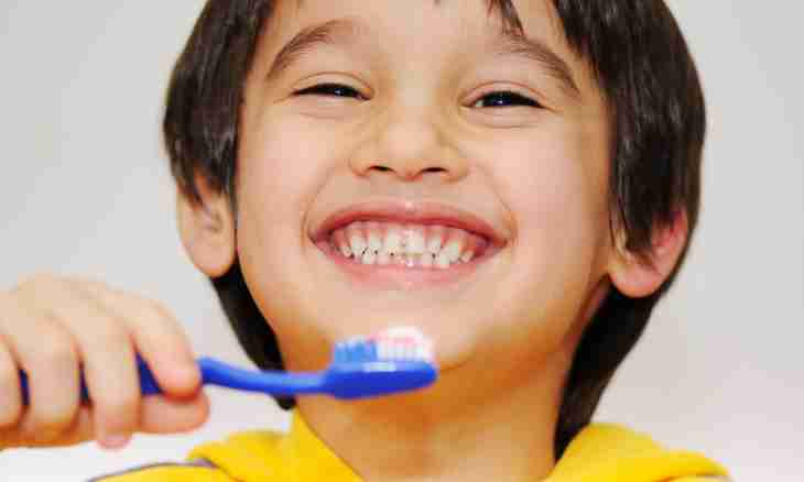 How to understand that at the child teeth are cut