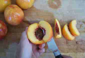 How to close unpitted peaches for the winter