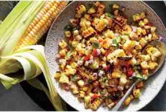 How to prepare corn on a grill with bacon, cheese and herbs